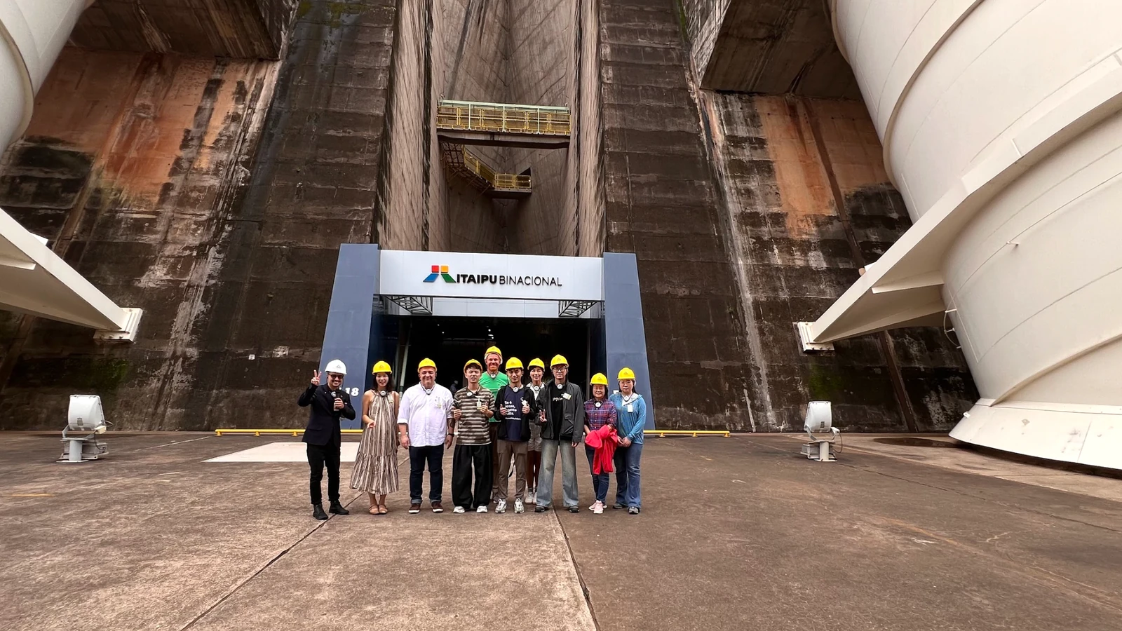 Participantes em visita técnica a Itaipu, em Foz do Iguaçu